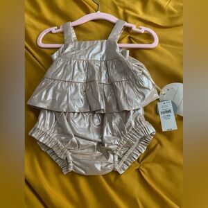 Baby Gap 2-piece gold set